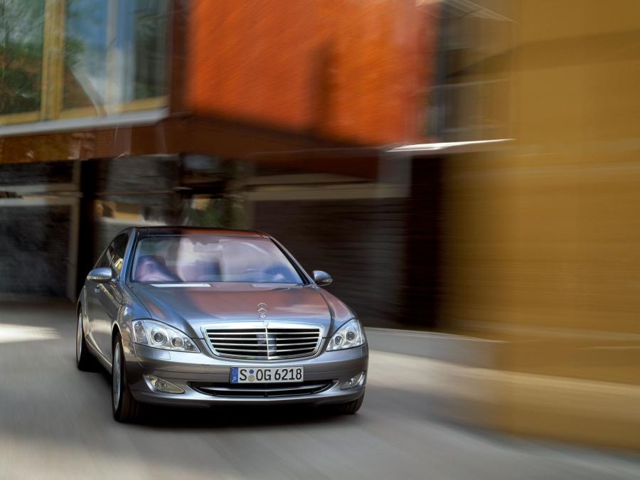  Mercedes-Benz S500 (W221) 2005 года  (фото 21 из 31)